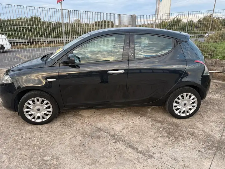 Lancia Ypsilon 2014 photo 4