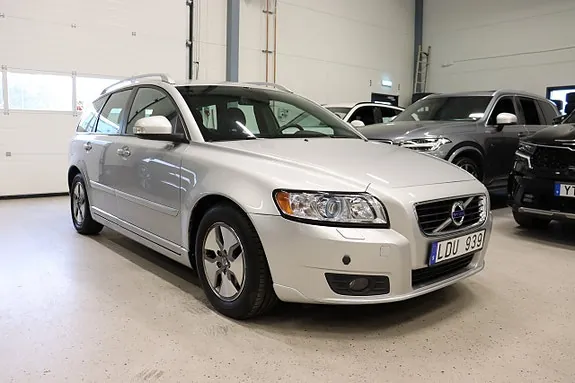 Volvo V50 2011 photo 2
