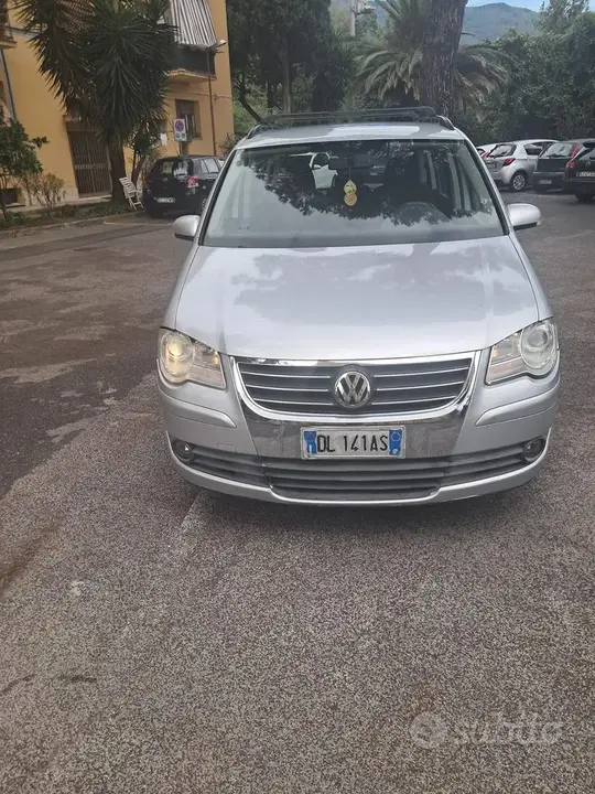 Volkswagen Touran 2007 photo 2