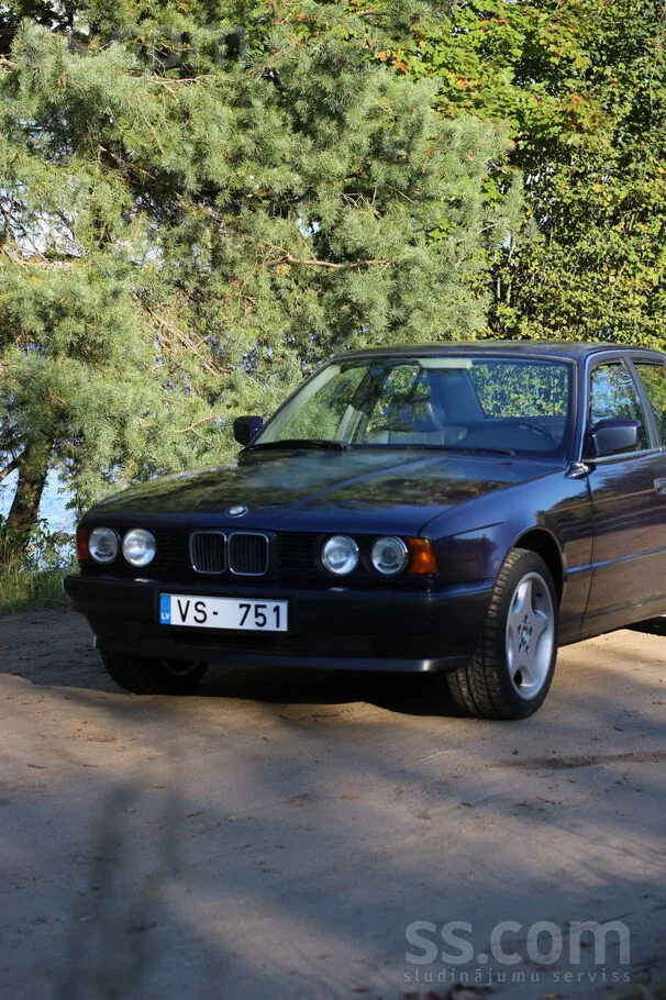 BMW E34 1989 photo 2