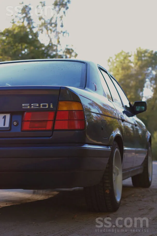 BMW E34 1989 photo 3