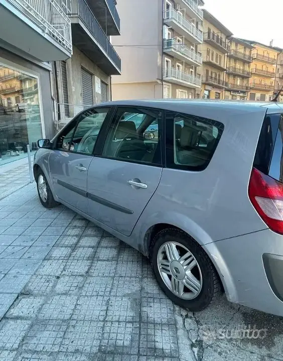 Renault Scenic 2004 photo 2