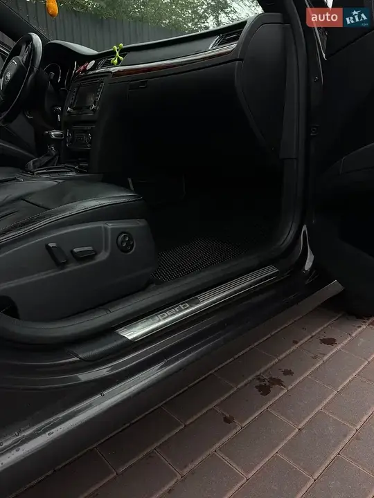 Skoda Superb 2011 photo 5