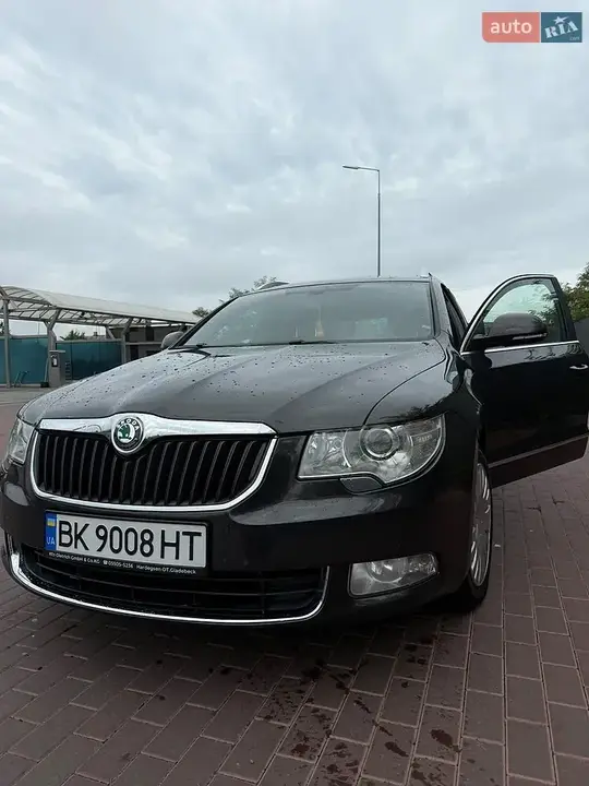 Skoda Superb 2011 photo 2