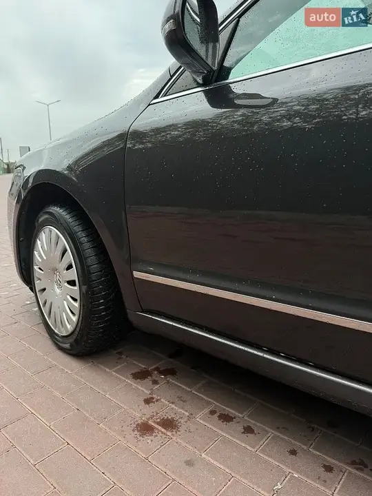 Skoda Superb 2011 photo 4