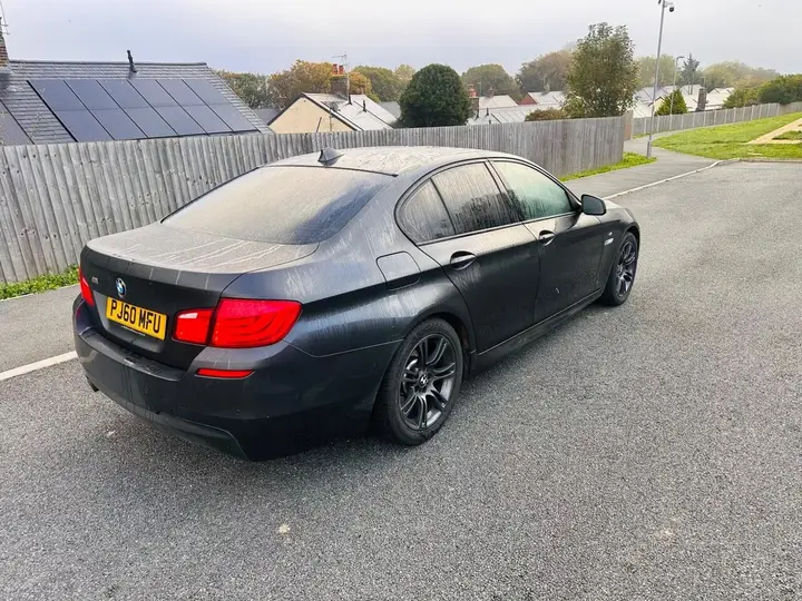 BMW 5 Series 2010 photo 2