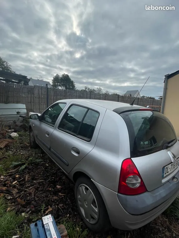 Renault Clio 2005 photo 2