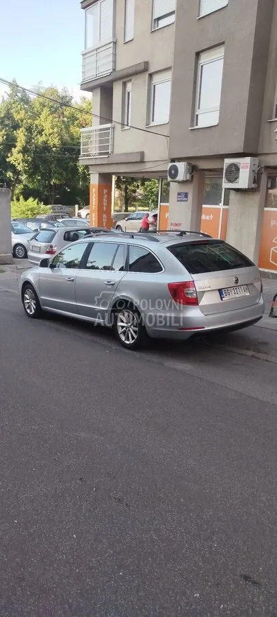 Skoda Superb 2013 photo 4