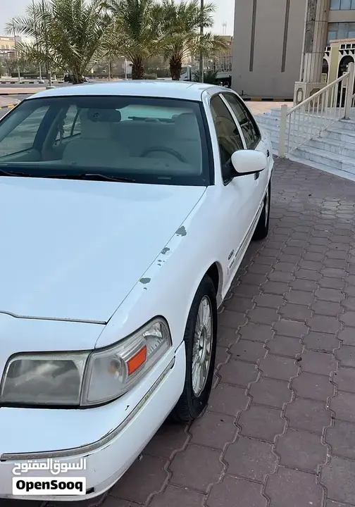 Ford Crown Victoria 2010 photo 3