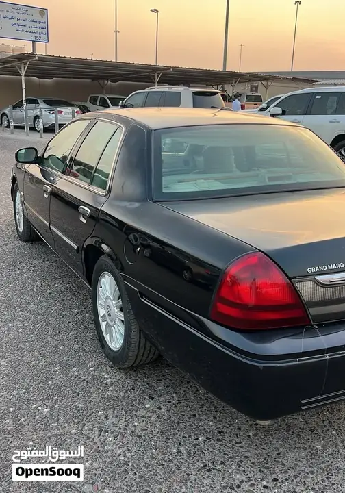 Ford Crown Victoria 2010 photo 4