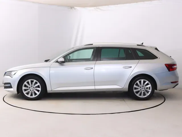 Skoda Superb Combi 2021 photo 2