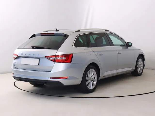 Skoda Superb Combi 2021 photo 4