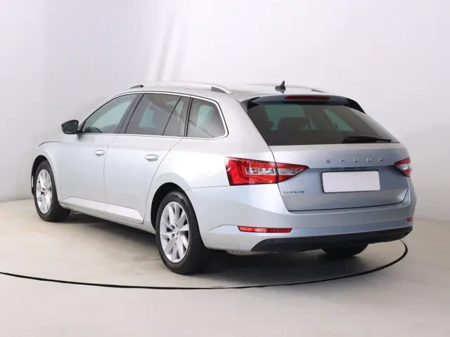 Skoda Superb Combi 2021 photo 3