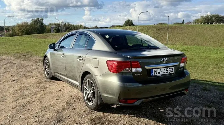 Toyota Avensis 2013 photo 2