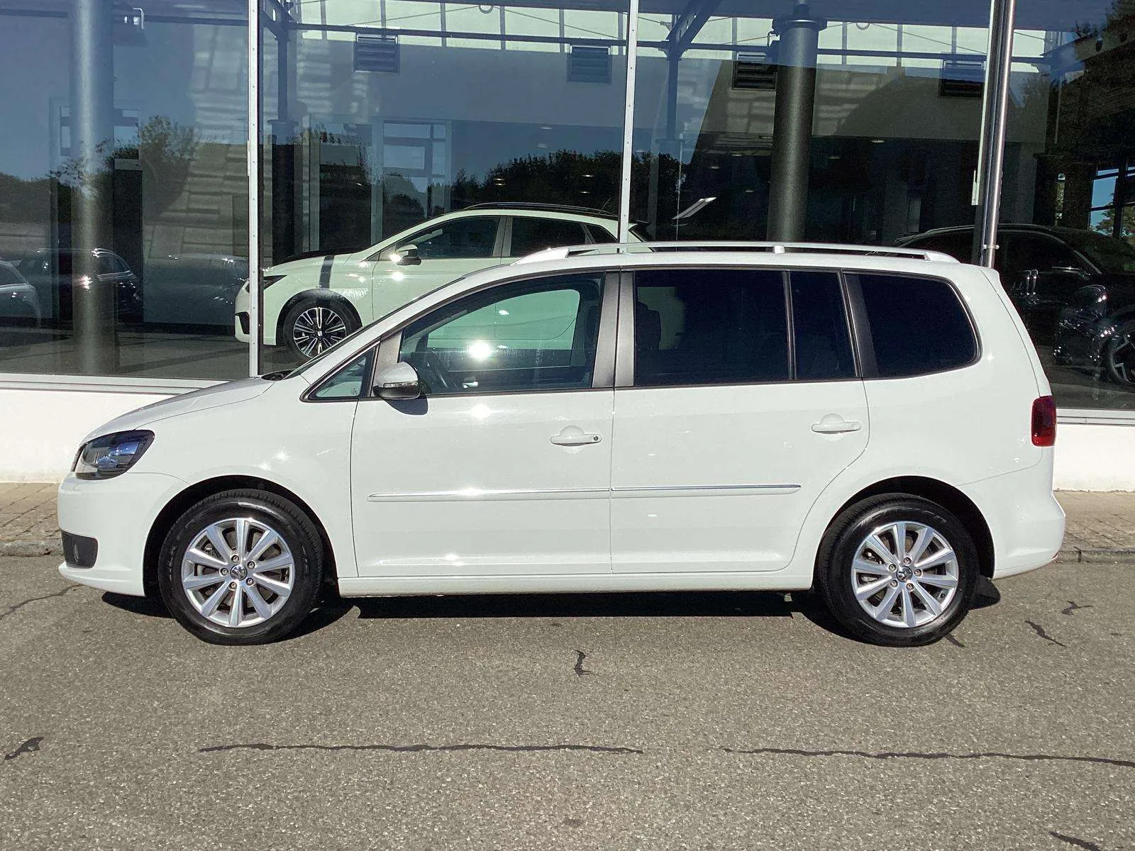 Volkswagen Touran 2014 photo 3