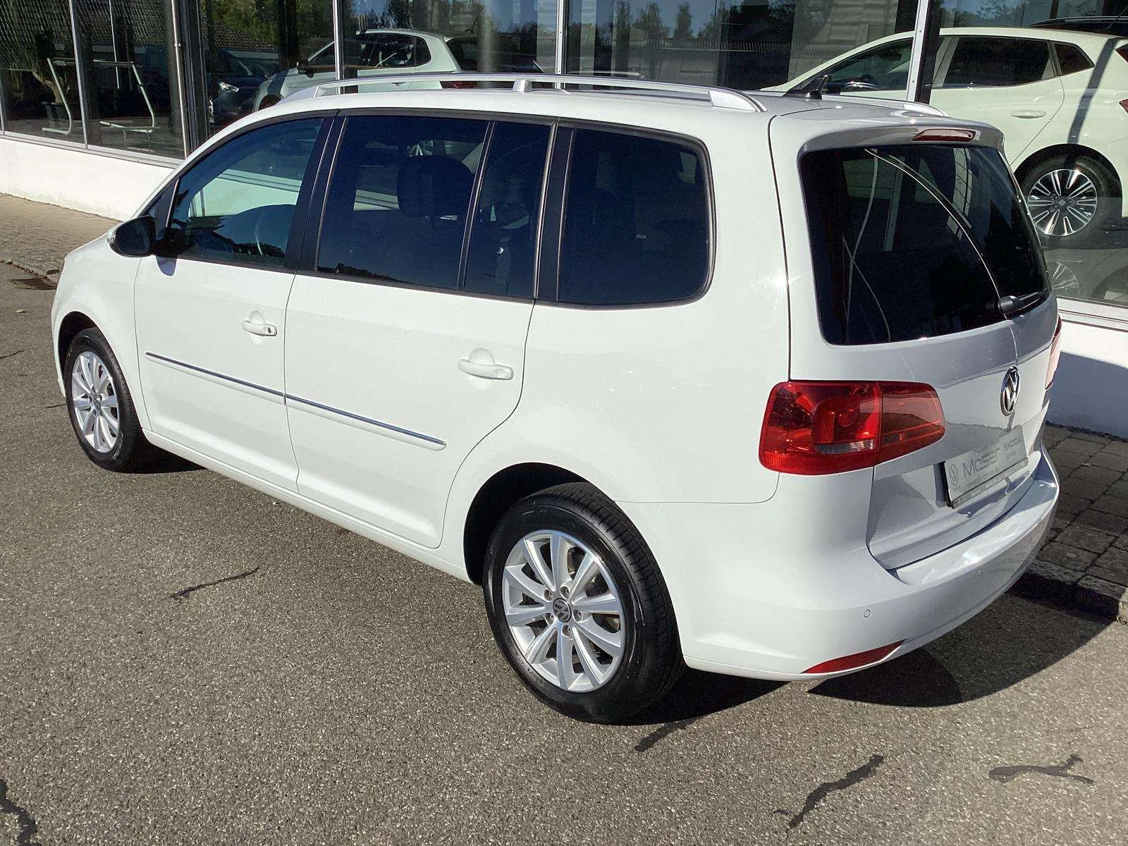 Volkswagen Touran 2014 photo 2