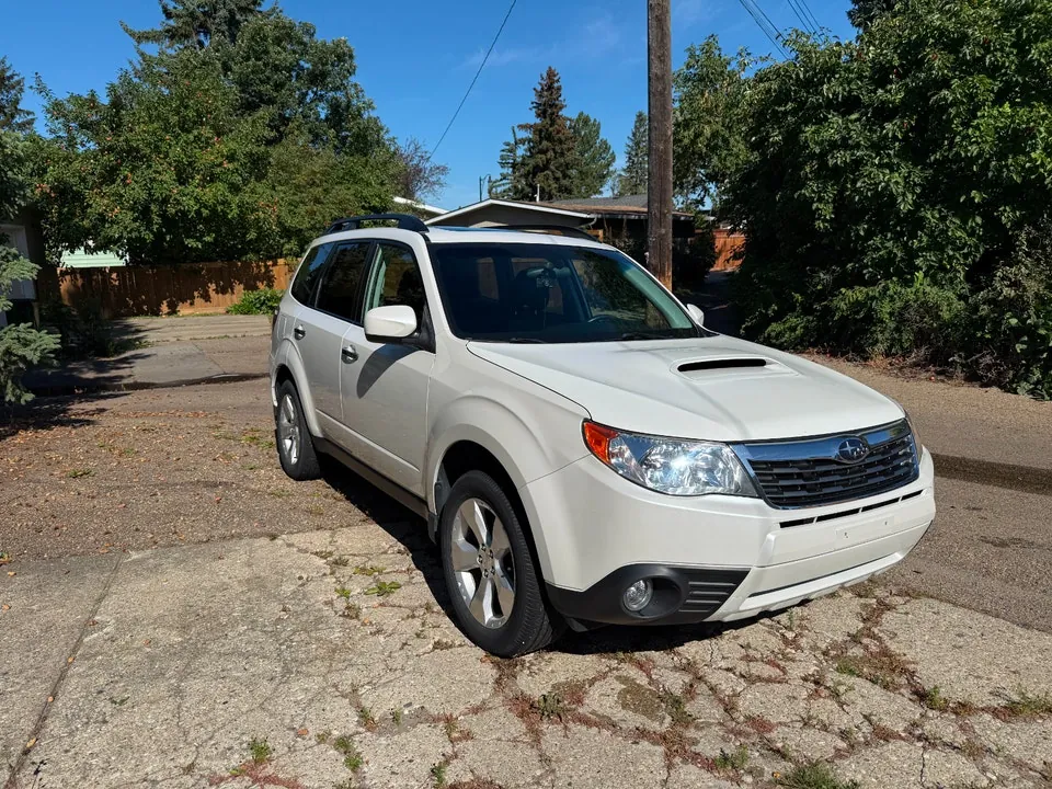Subaru Forester 2010 photo 2