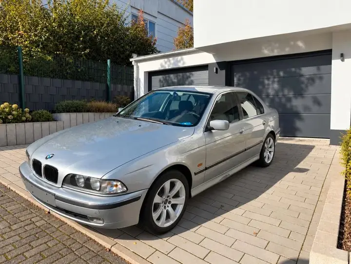 BMW 520I