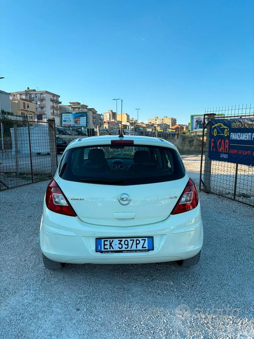 Opel Corsa 2011 photo 3