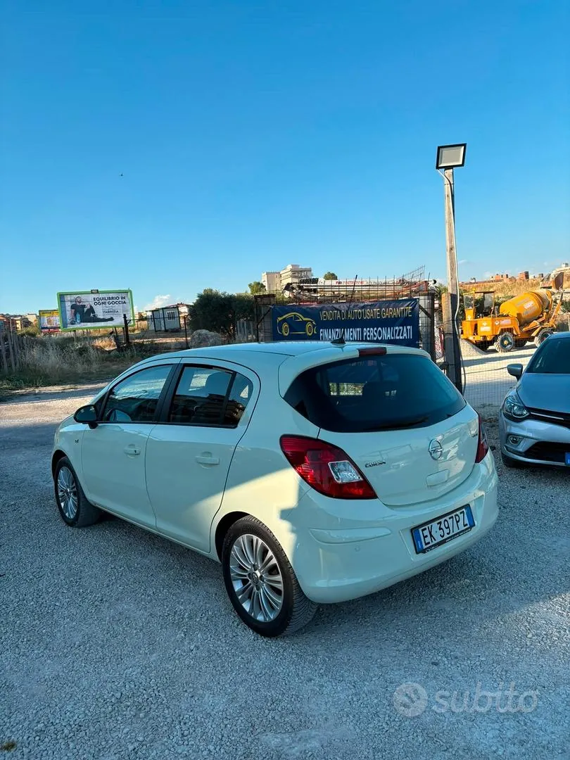 Opel Corsa 2011 photo 2