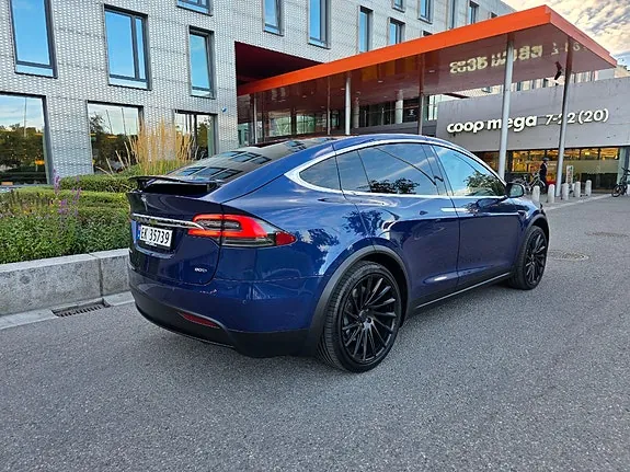 Tesla Model X 2017 photo 2