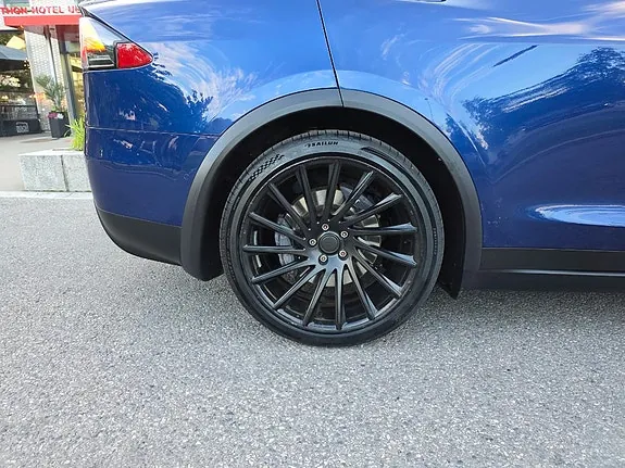 Tesla Model X 2017 photo 4