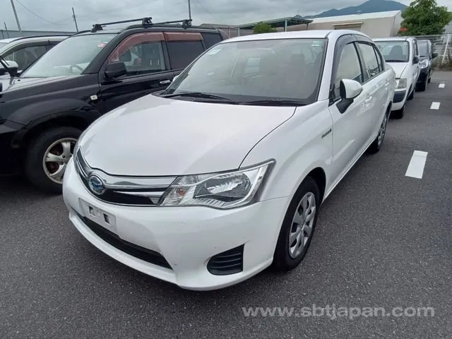 Toyota Corolla Axio Hybrid 2015 photo 2