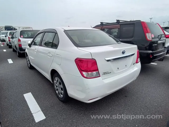 Toyota Corolla Axio Hybrid 2015 photo 3