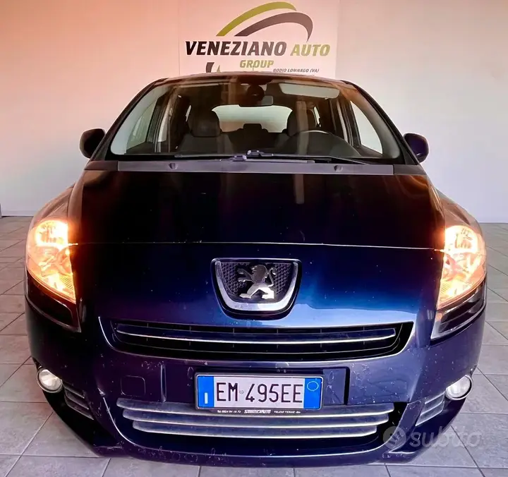 Peugeot 5008 2012 photo 2