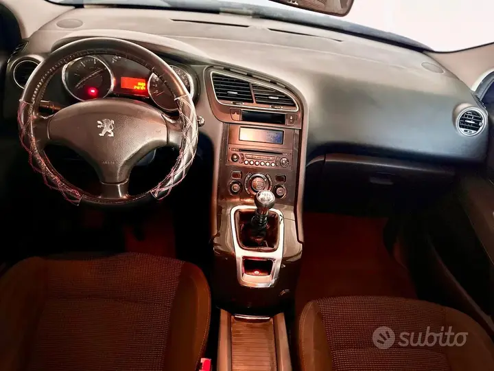 Peugeot 5008 2012 photo 4