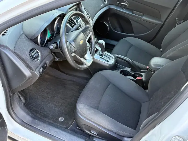 Chevrolet Cruze 2011 photo 3