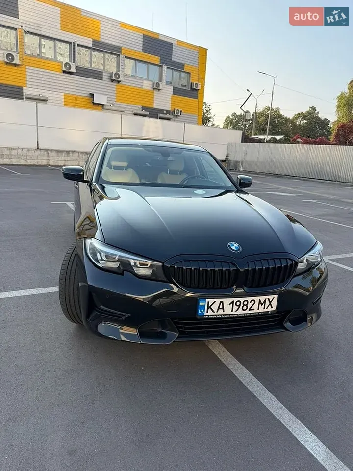 BMW 3 Series 2022 photo 2