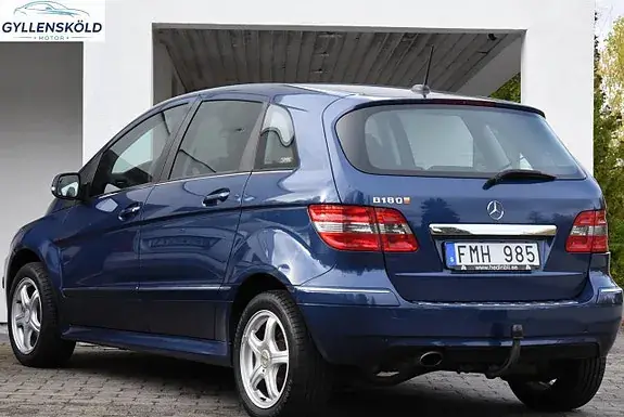 Mercedes-Benz B 180