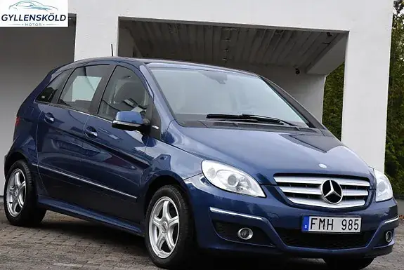 Mercedes-Benz B 180 2011 photo 2