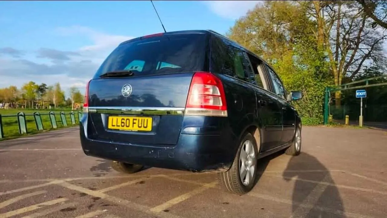Vauxhall Zafira 2010 photo 2
