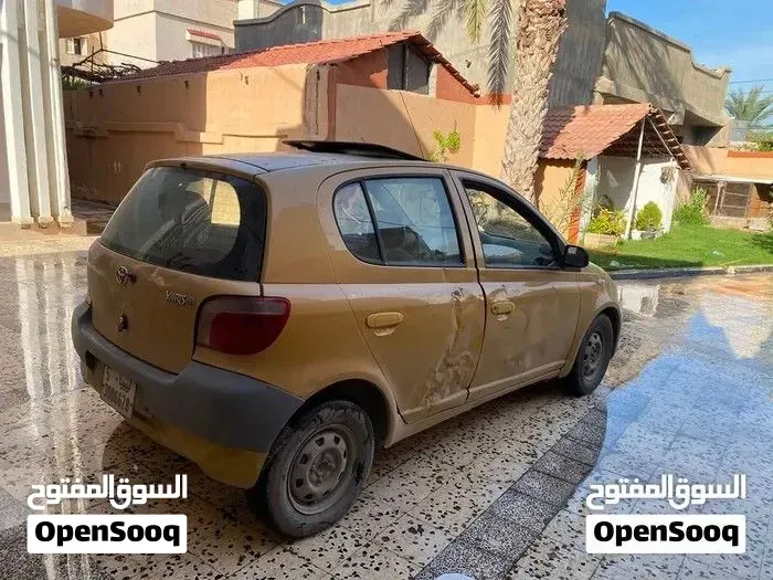 Toyota Yaris 2000 photo 2