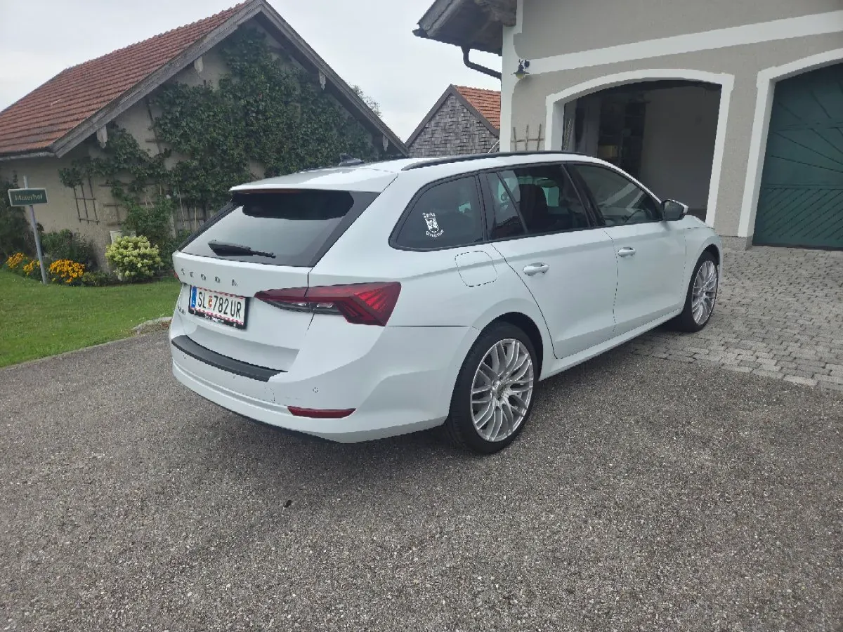 Skoda Octavia 2021 photo 2