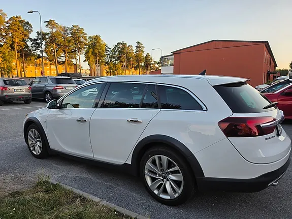 Opel Insignia Country Tourer 2016 photo 2