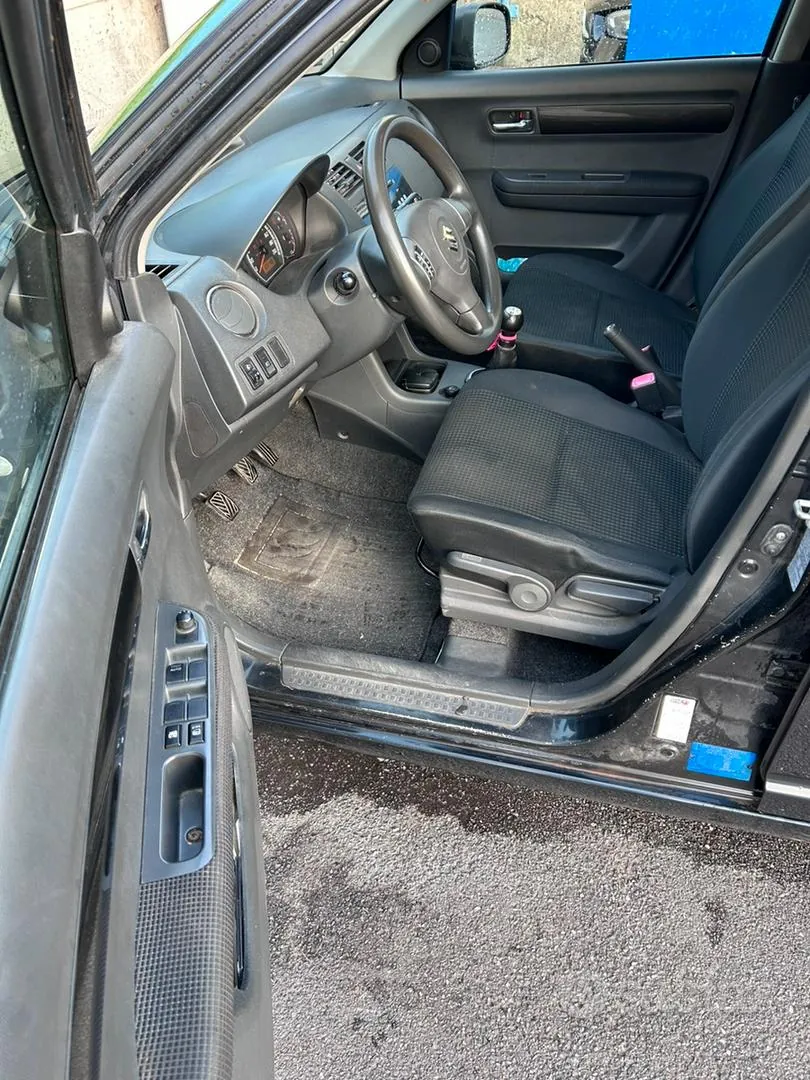 Suzuki Swift 2007 photo 4