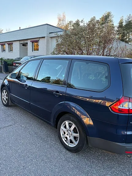 Ford Galaxy 2009 photo 3