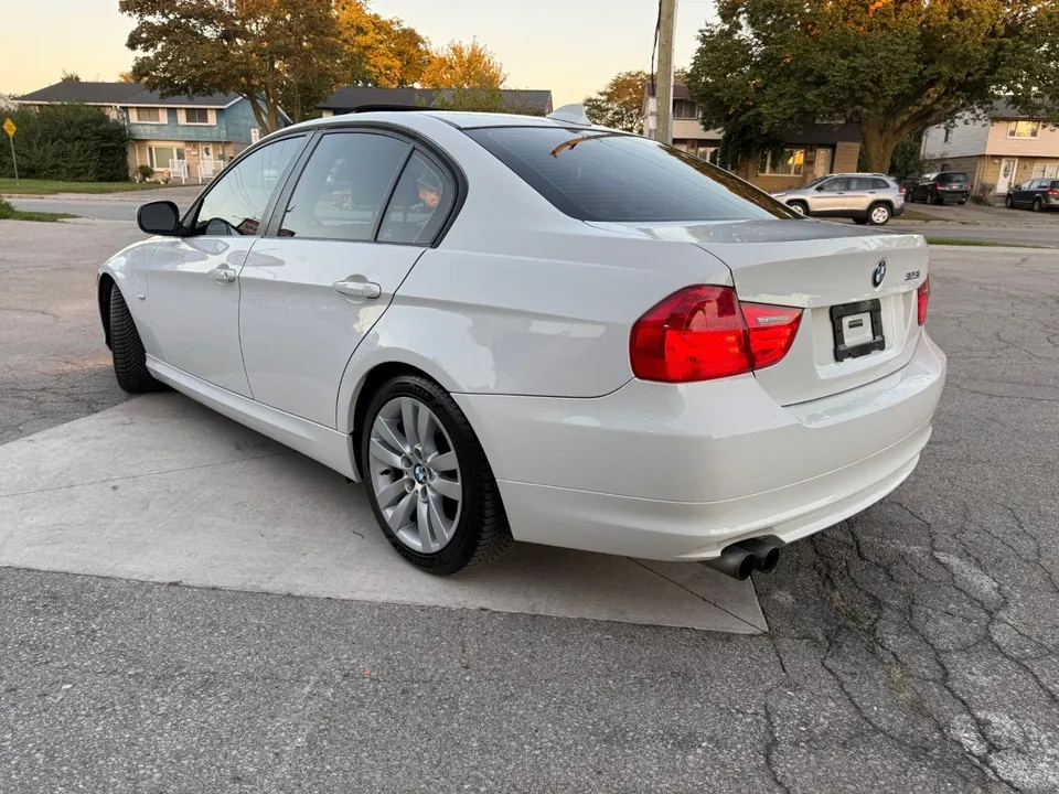 BMW 3 Series 2011 photo 5