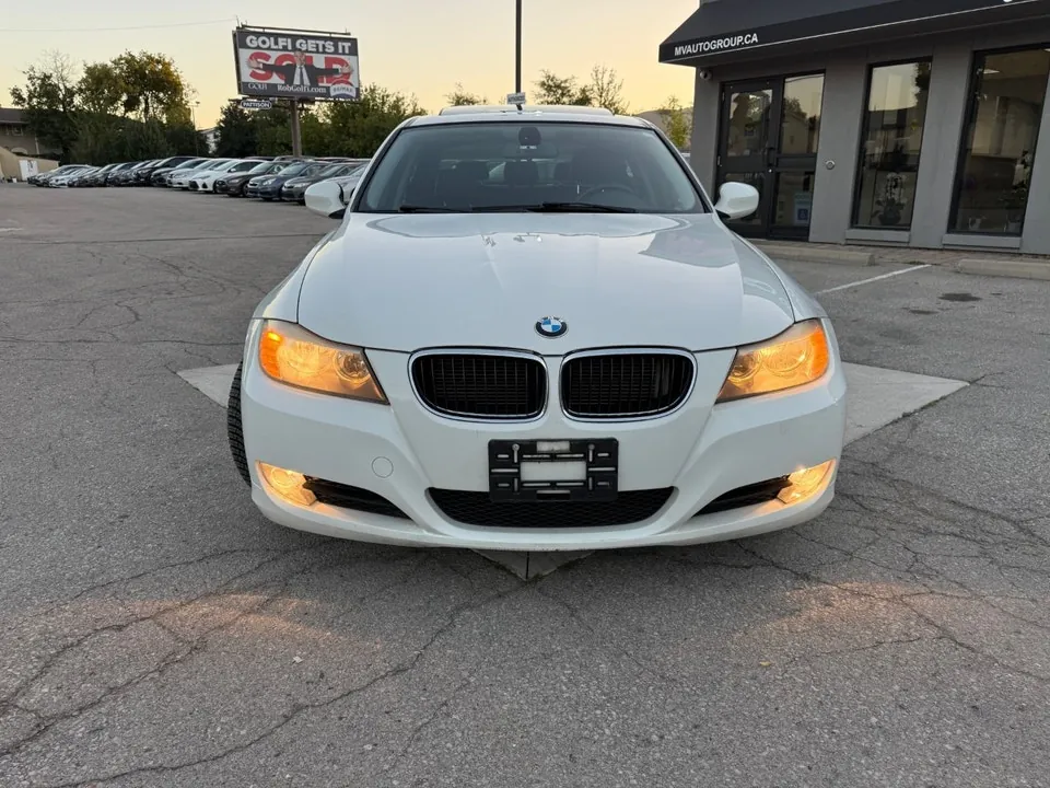BMW 3 Series 2011 photo 2