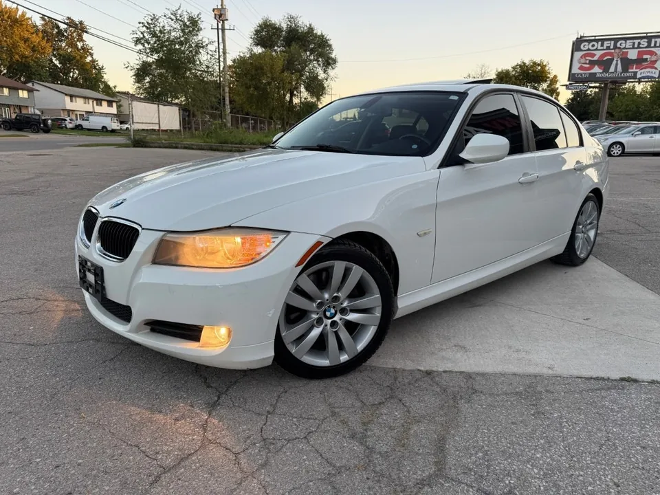 BMW 3 Series 2011 photo 3
