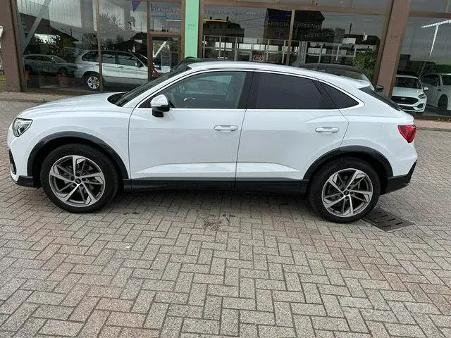 Audi Q3 2023 photo 4