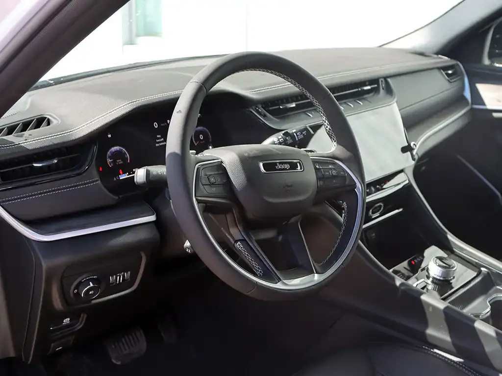 Jeep Grand Cherokee 2026 photo 5