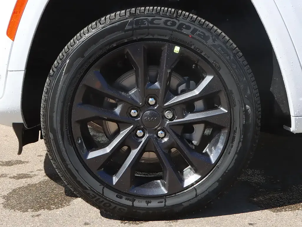 Jeep Grand Cherokee 2026 photo 4