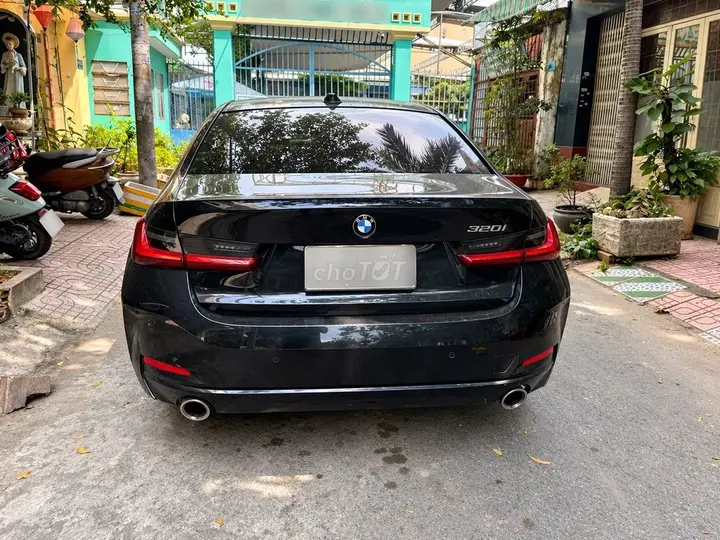 BMW 3 Series 2023 photo 2