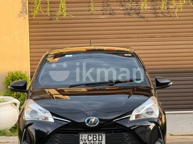 Toyota Vitz 2017 photo 2