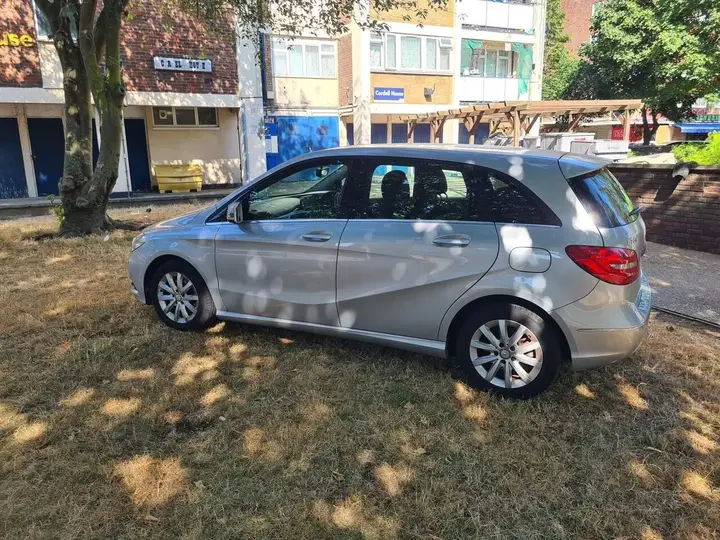 Mercedes-Benz B-Class 2012 photo 2