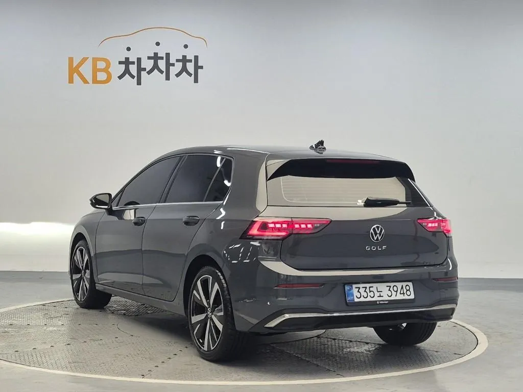 Volkswagen Golf 2025 photo 2